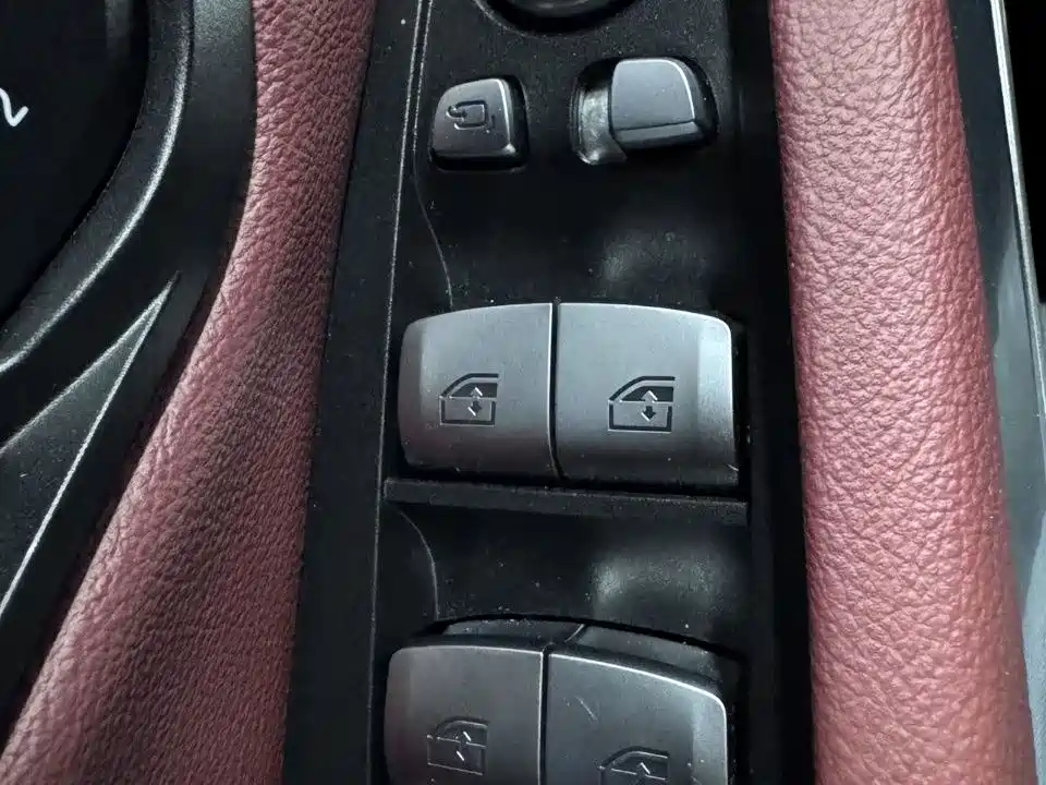 BMW 3 Series 2023 320Li M Sport Package фото 10