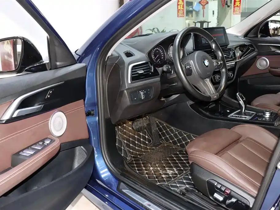 BMW 1 Series 2023 125i M Sport Shadow Edition фото 9