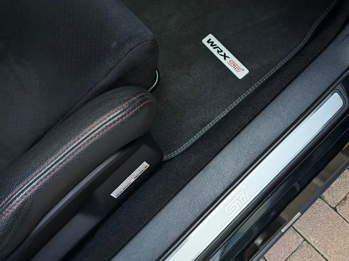 Subaru Impreza 2011 2.5T WRX STi Sedan фото 11