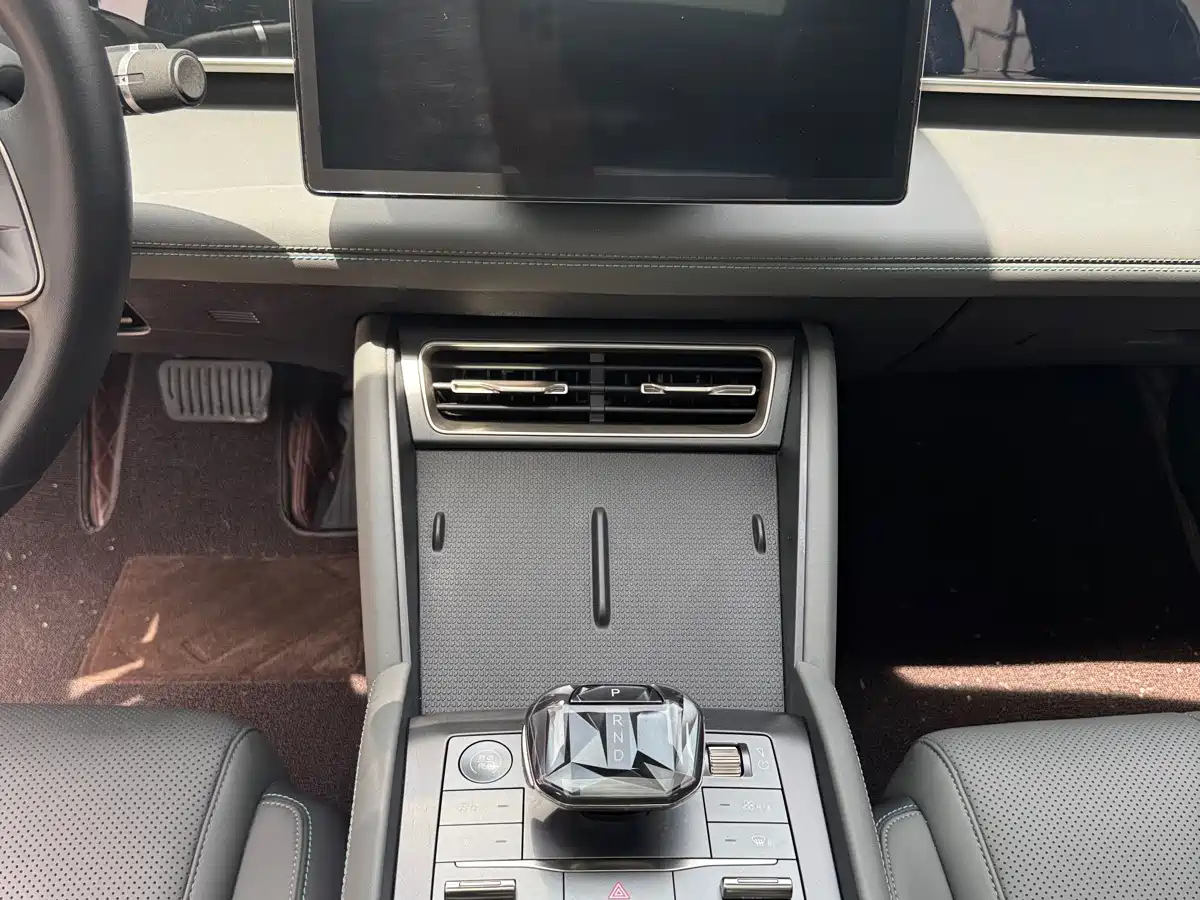 BYD Qin L 2024 DM-i 120KM Leading фото 12