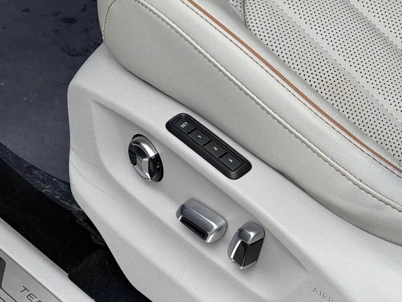 Volkswagen Teramont 2022 330TSI 2WD Premium Luxury фото 9