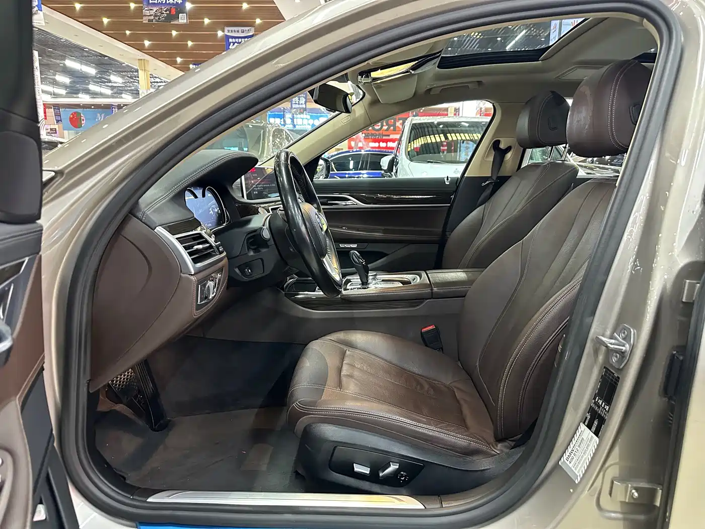 BMW 7 Series 2017 730Li Leading Edition фото 4