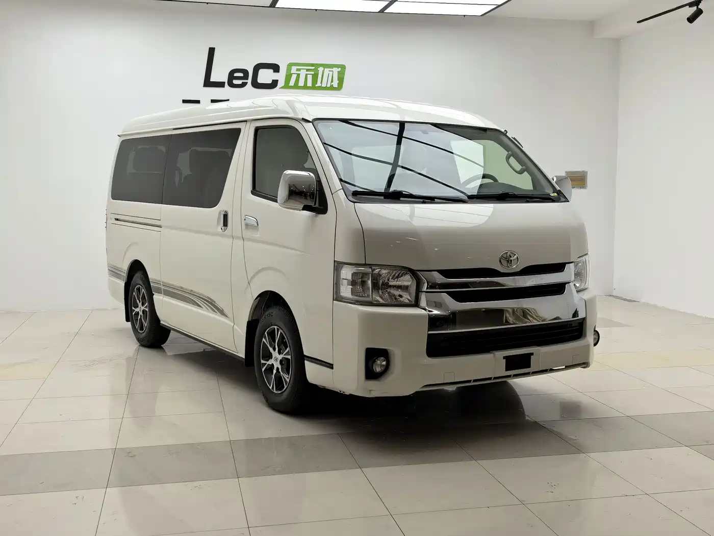 Toyota HIACE 2014 2011 2.7L Manual Standard 10-seater