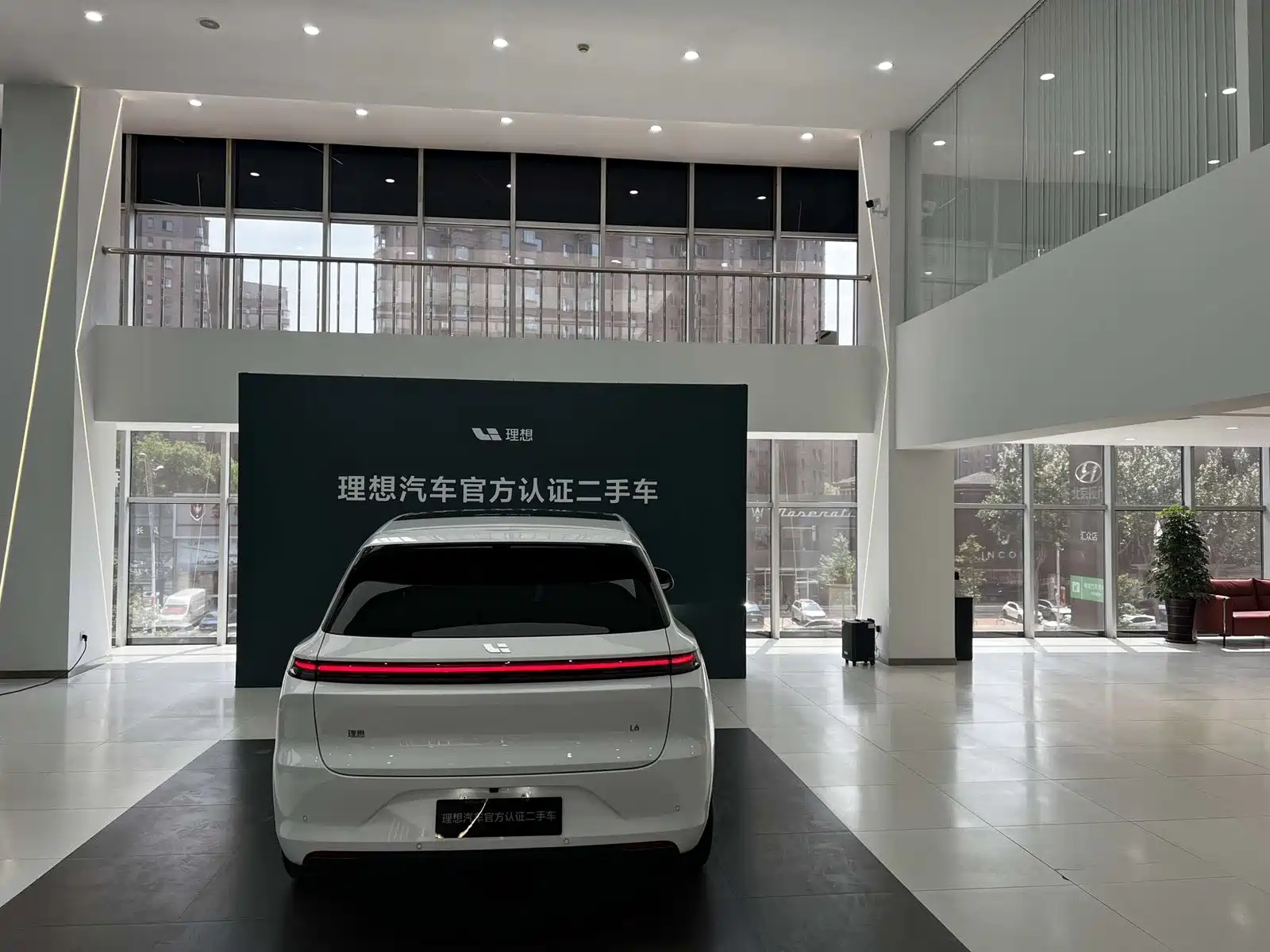 Фото 3 - Li Auto L6