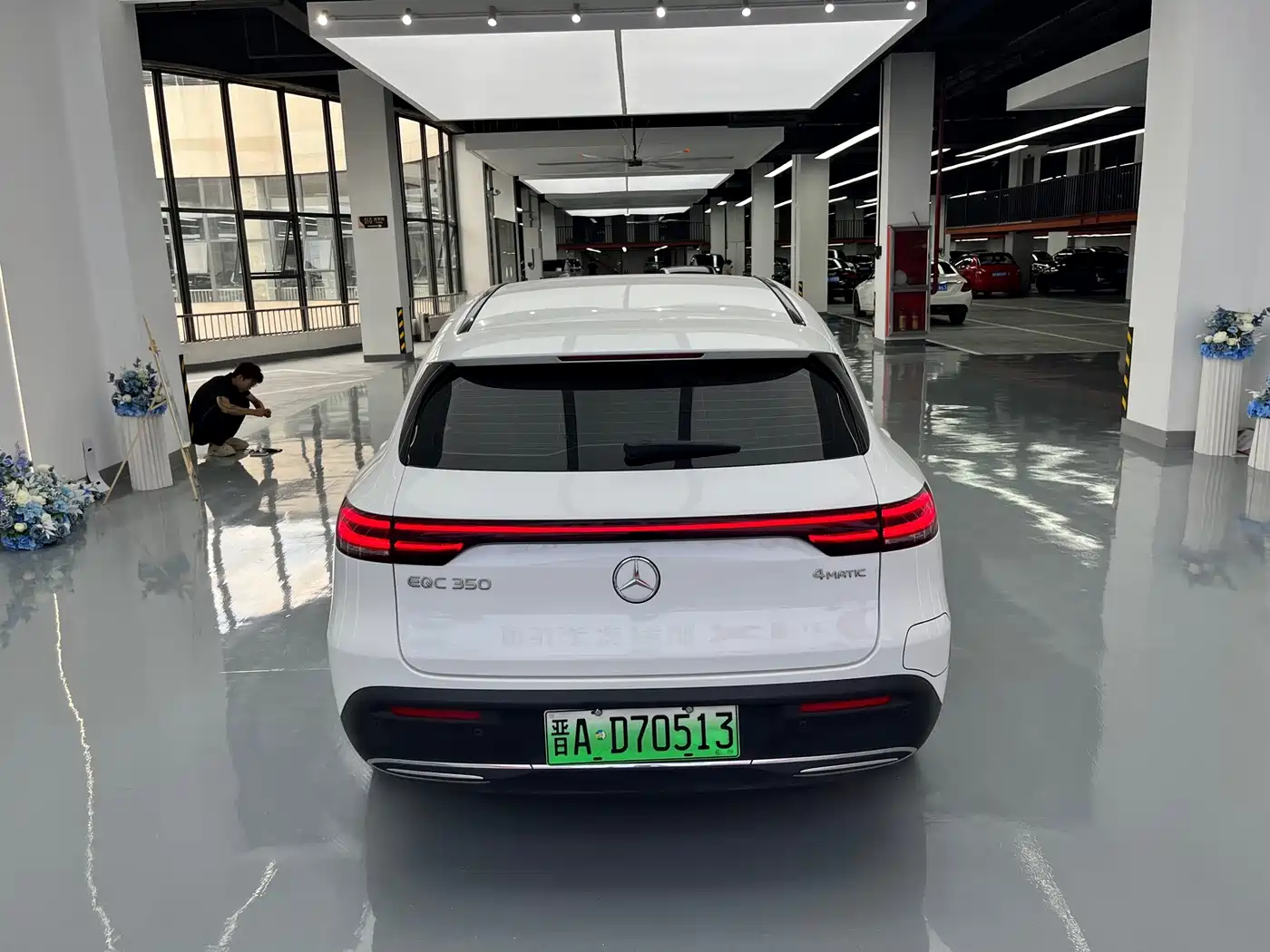 Photo 10 - Mercedes-Benz EQC
