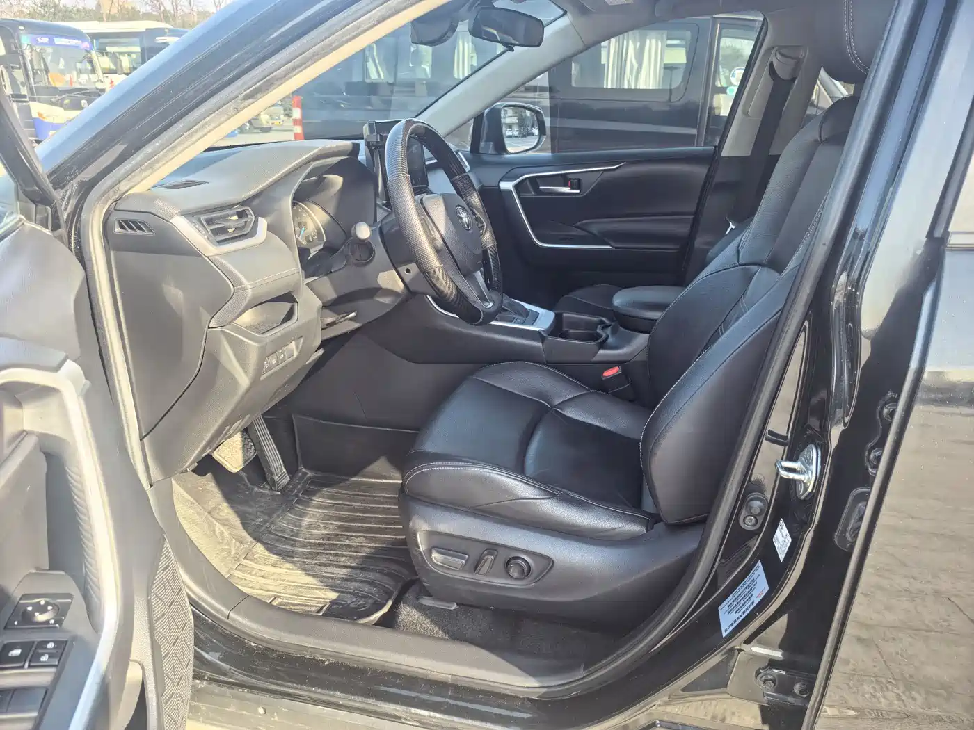 Toyota Wildlander 2021 Hybrid 2.5L E-CVT 2WD Luxury Edition фото 7