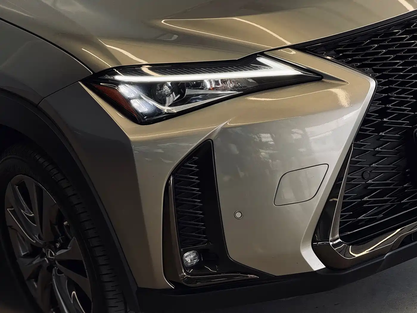 Фото 21 - Lexus UX