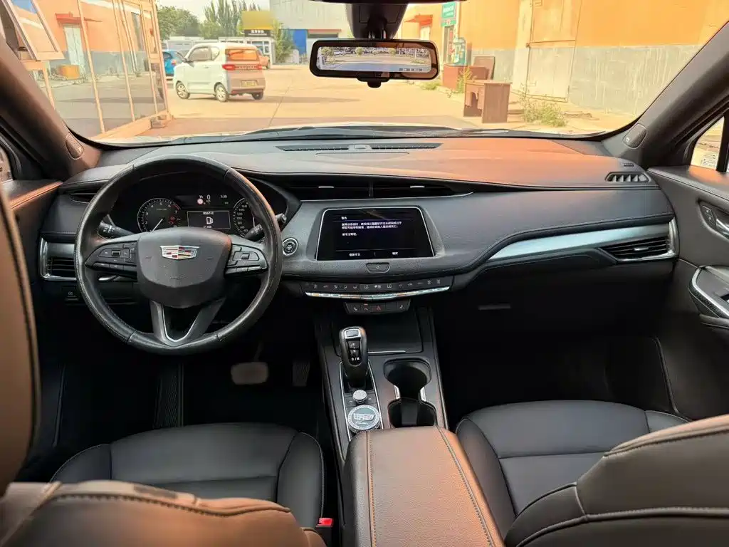Cadillac XT4 2019 2018 28T FWD Leading Edition