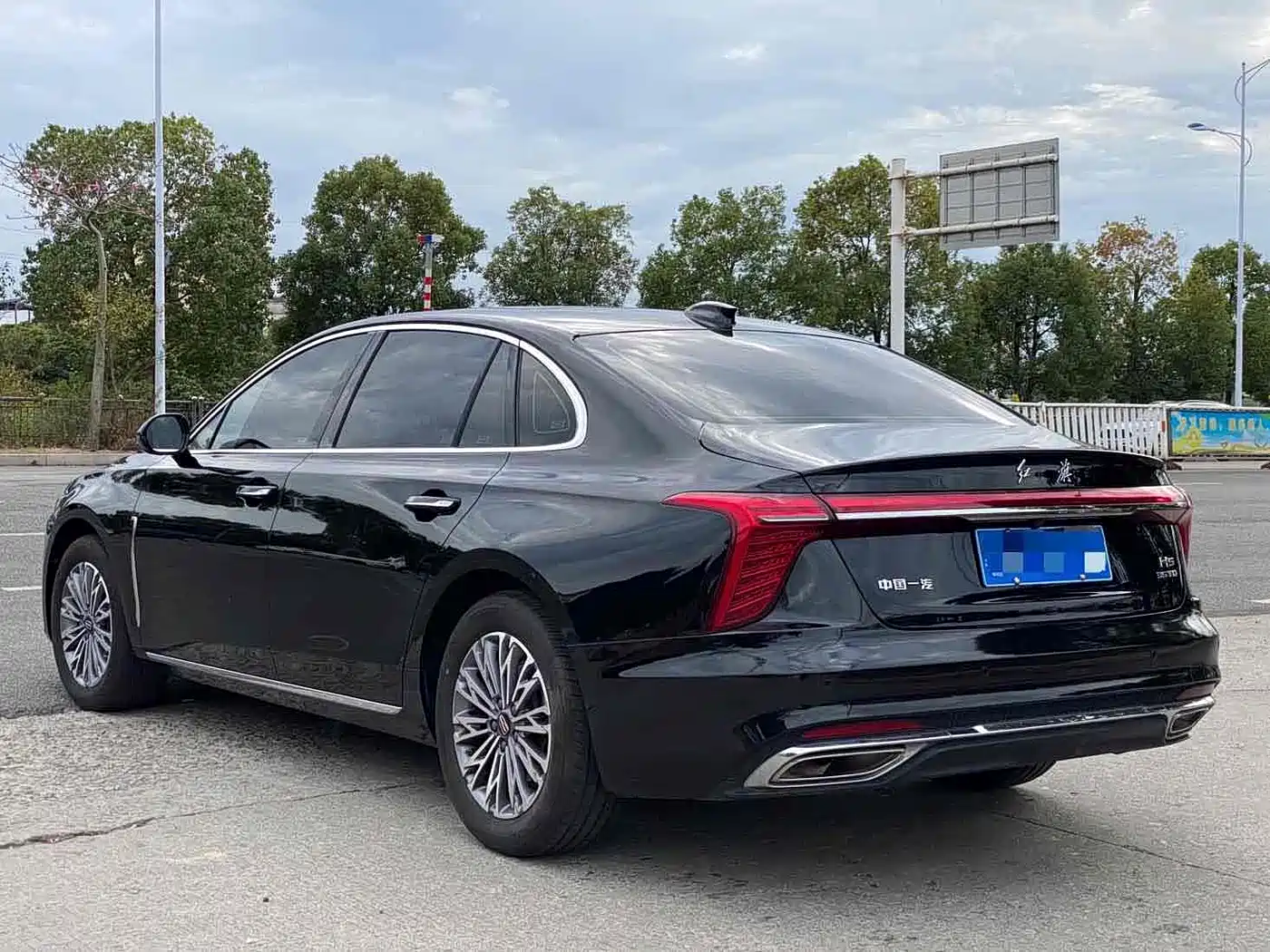 Hongqi H5 2022 Classic 1.5T DCT Flag Rhythm Edition фото 9