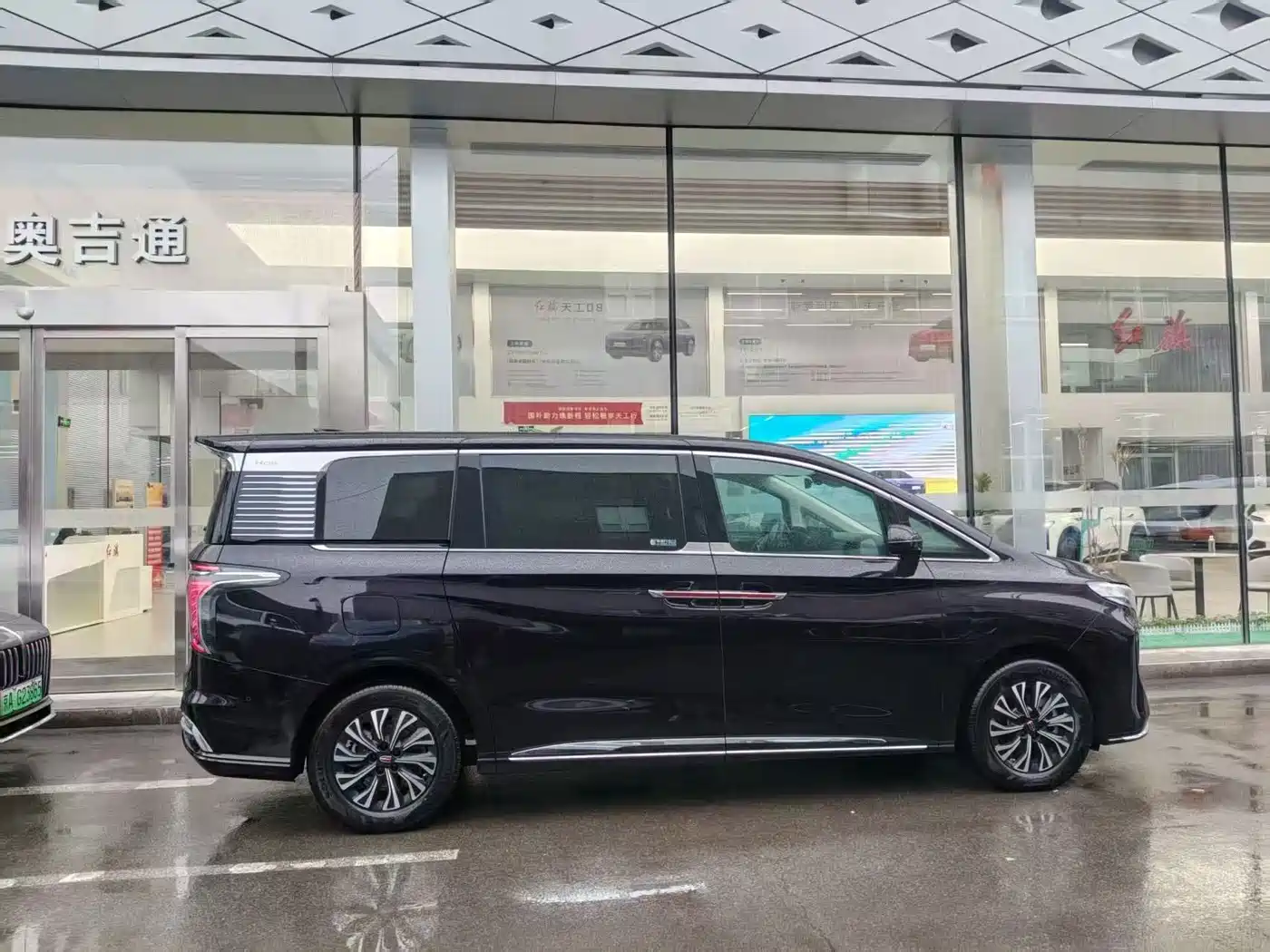 Hongqi HQ9 PHEV 2024 Model 2.0T AWD Luxury Edition фото 7
