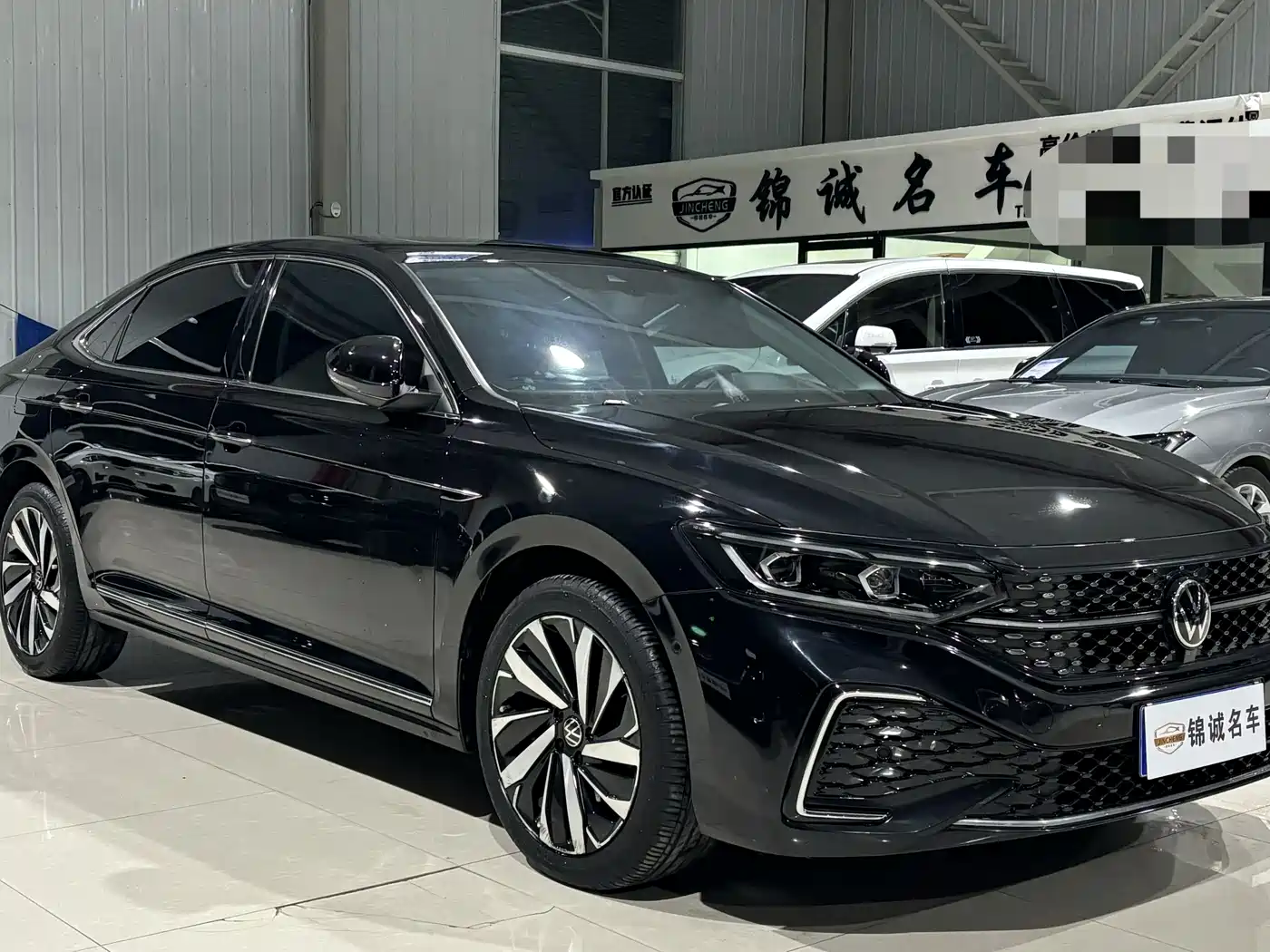 Volkswagen Passat 2022 330TSI Starlight Luxury Edition фото 3