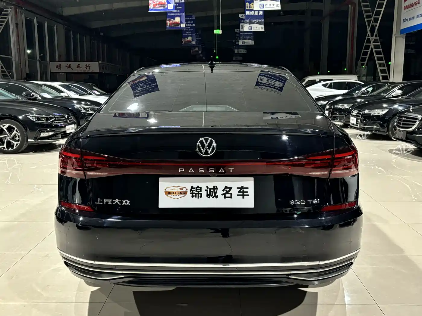 Volkswagen Passat 2022 330TSI Starlight Luxury Edition фото 5