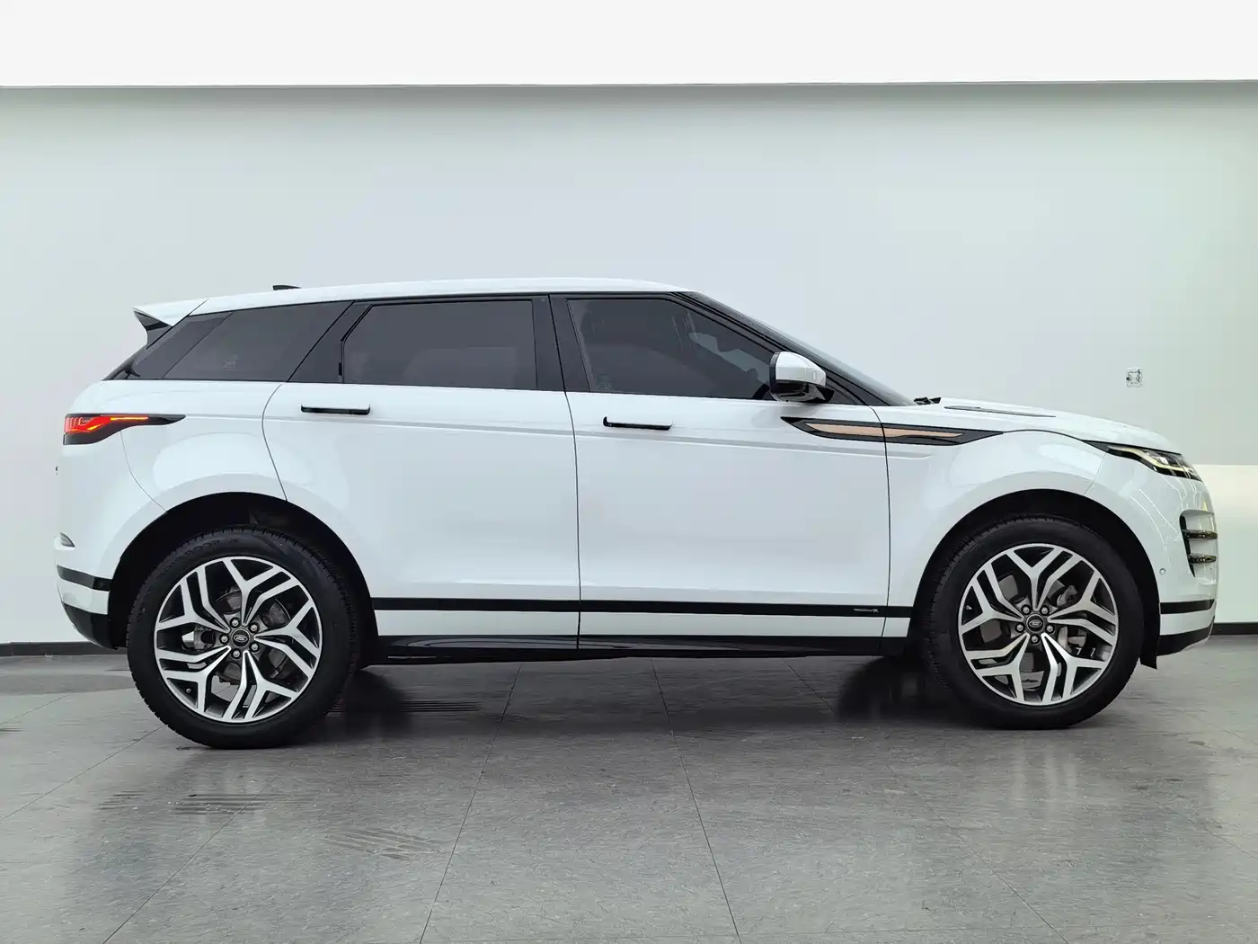 Land Rover Range Rover Evoque 2020 249PS R-DYNAMIC S Sport Edition фото 10