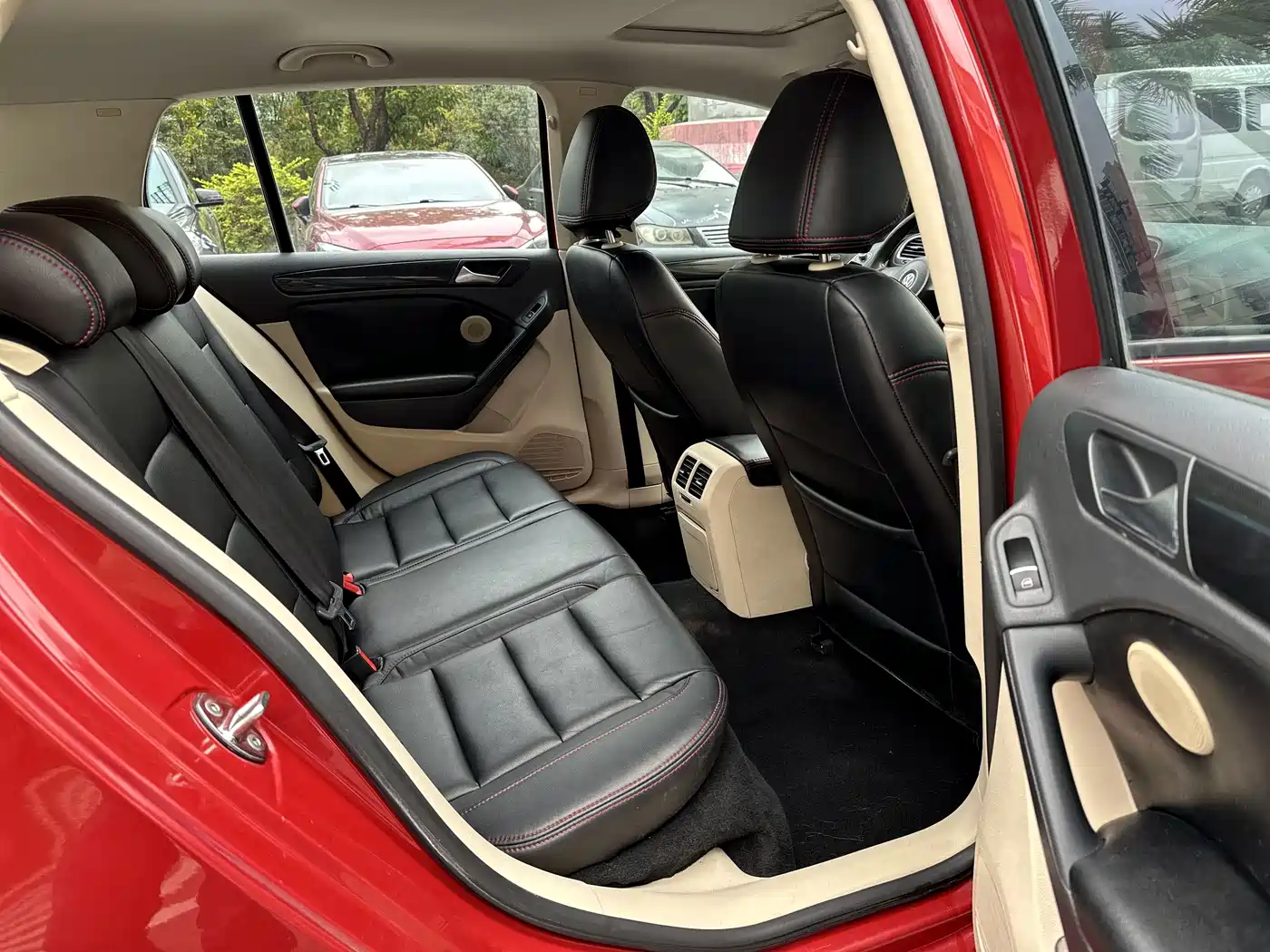 Volkswagen Golf 2010 1.4TSI Auto Comfort фото 8