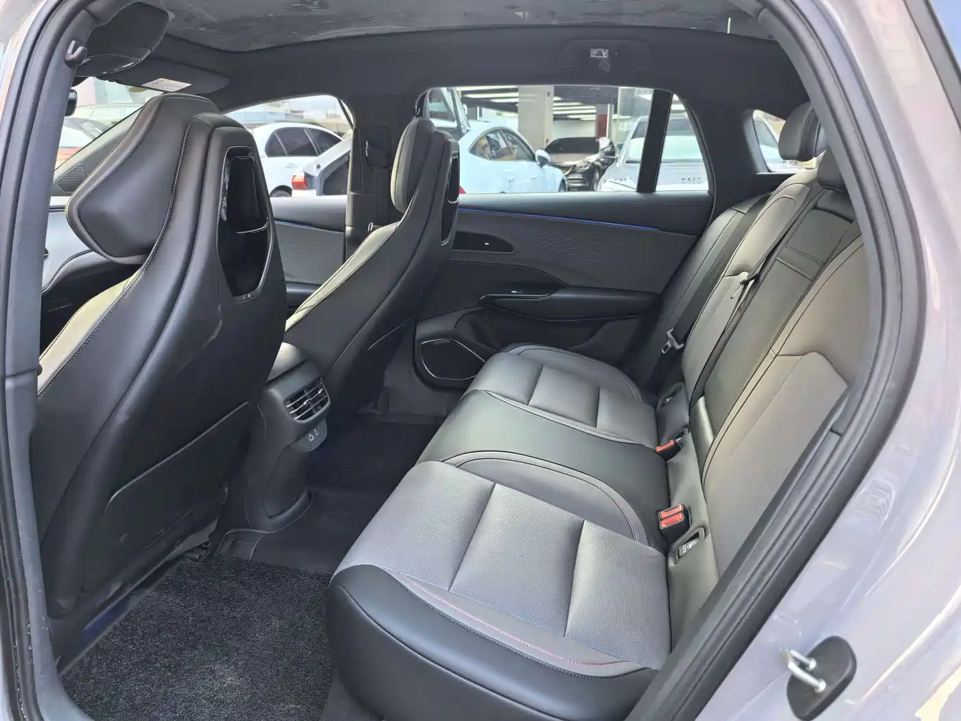 Hongqi EH7 2025 640 AWD Smart Selection Edition фото 11