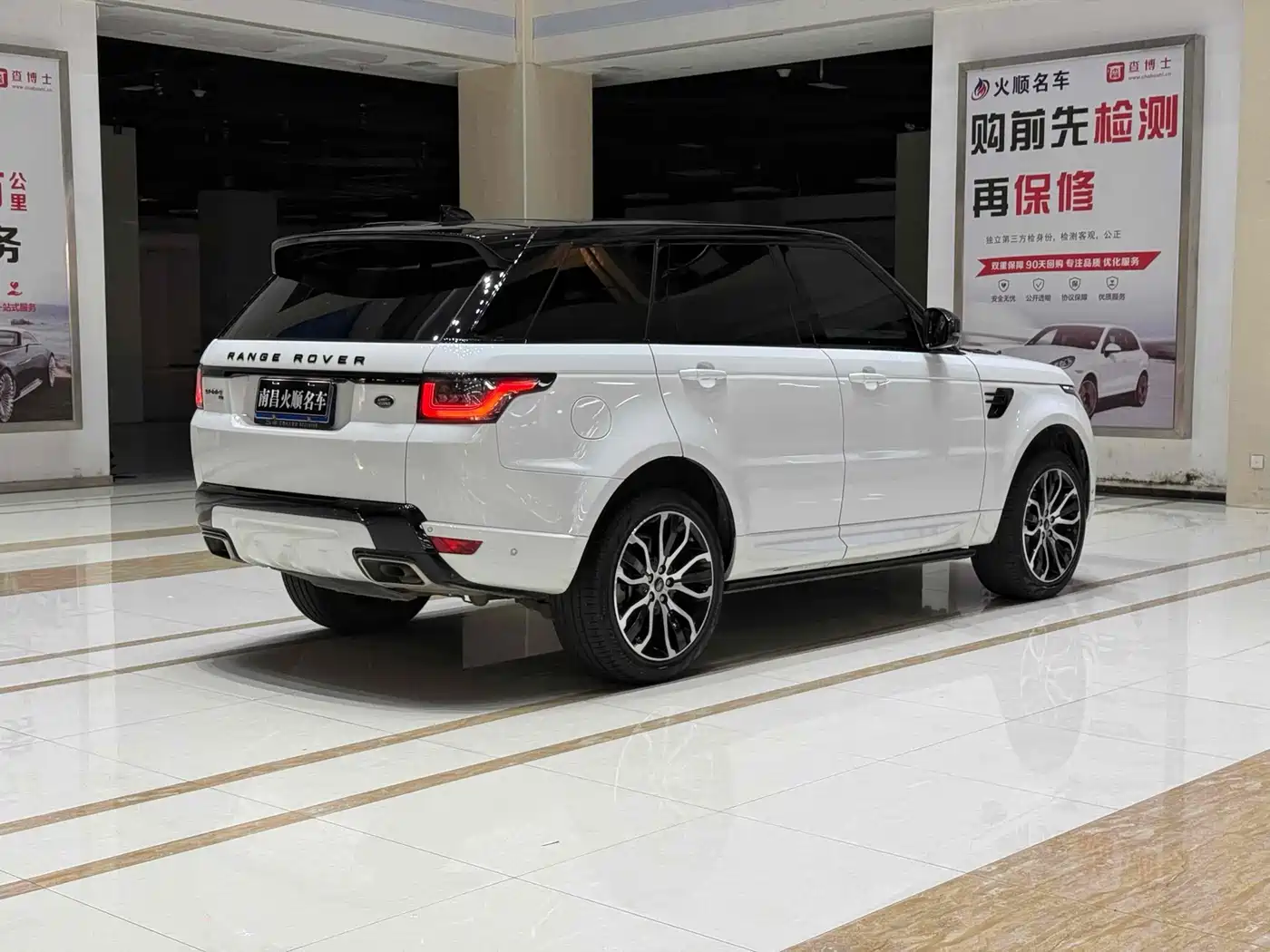 Land Rover Range Rover Sport 2021 3.0 L6 Gloss Black Edition фото 6