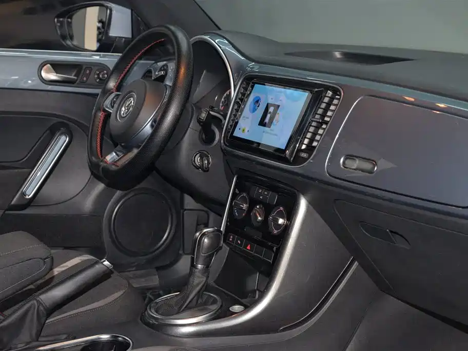 Volkswagen Beetle 2018 180TSI Trend Joy Edition фото 17