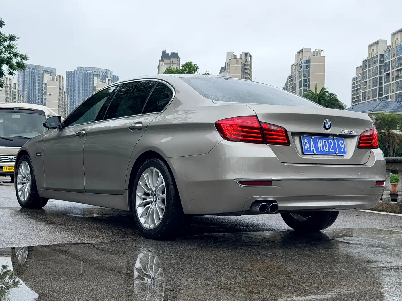 BMW 5 Series 2014 525Li Luxury Design Package фото 4