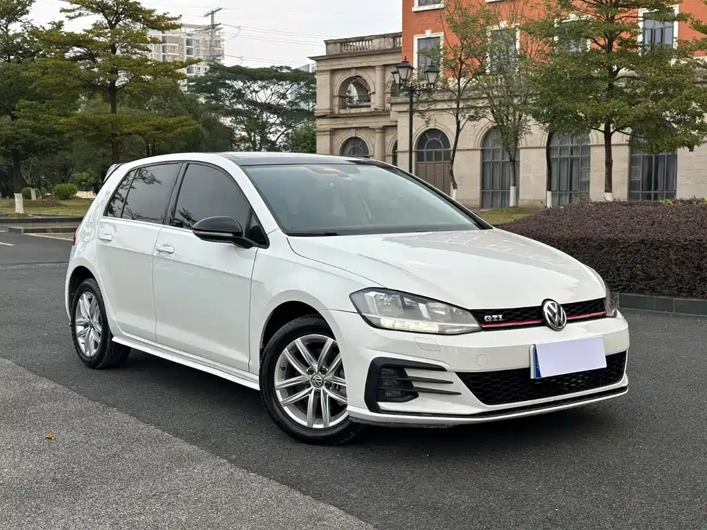 صورة 3 - Volkswagen Golf