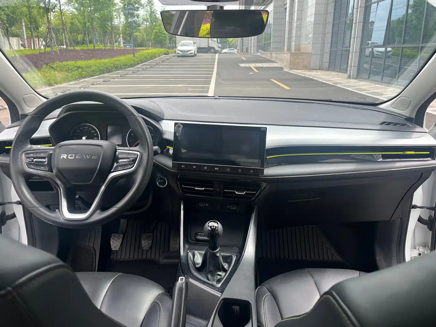 Фото 13 - Roewe i5