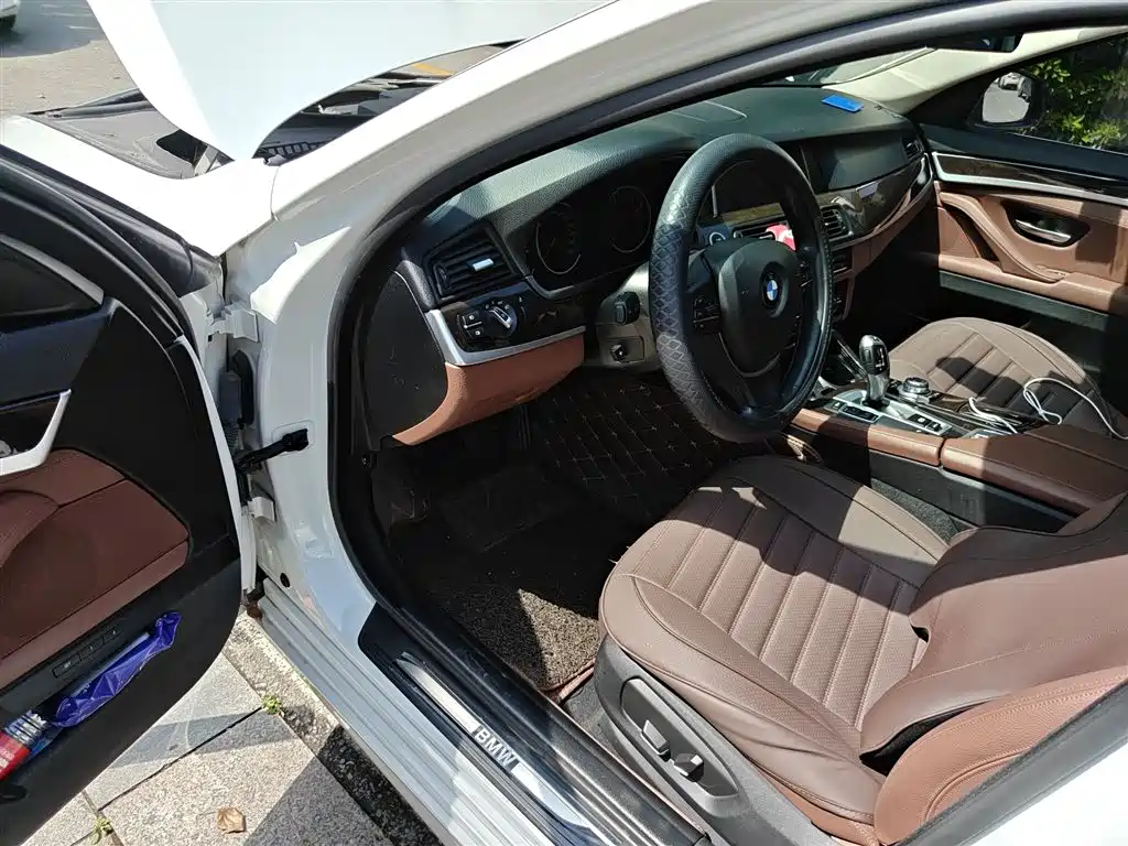 BMW 5 Series 2017 525Li Leading Edition фото 14