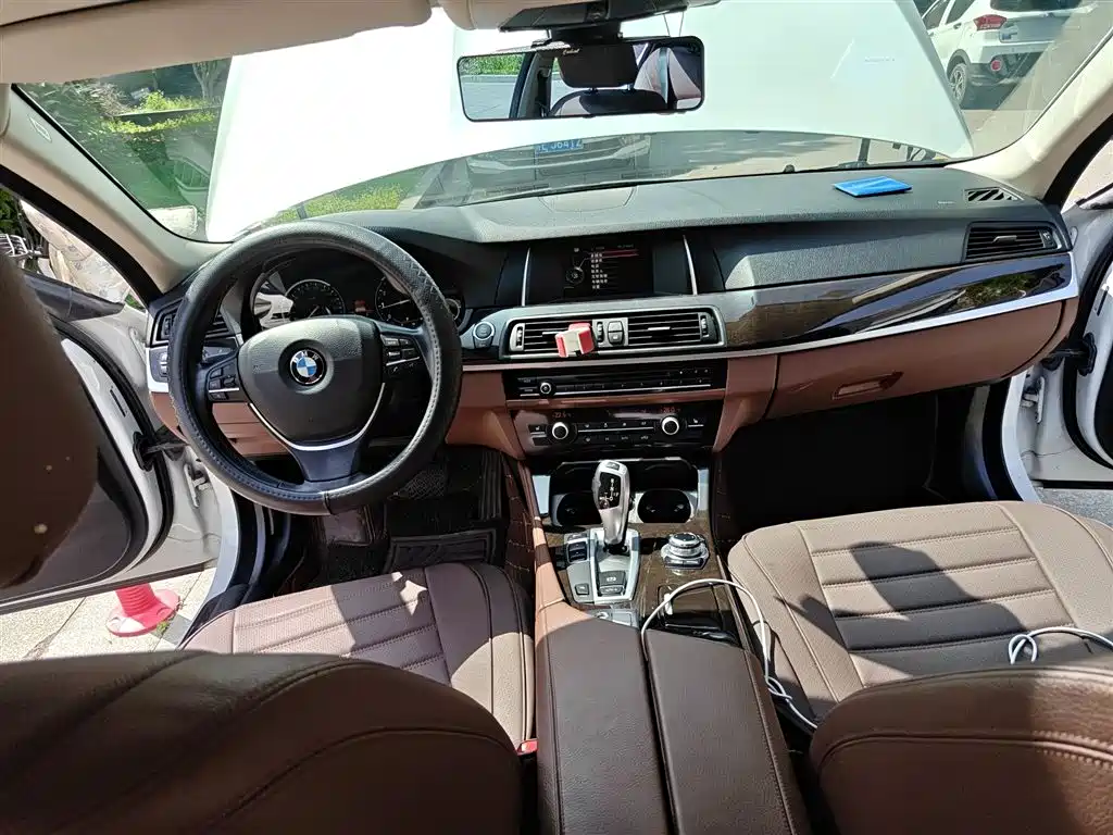 BMW 5 Series 2017 525Li Leading Edition фото 13
