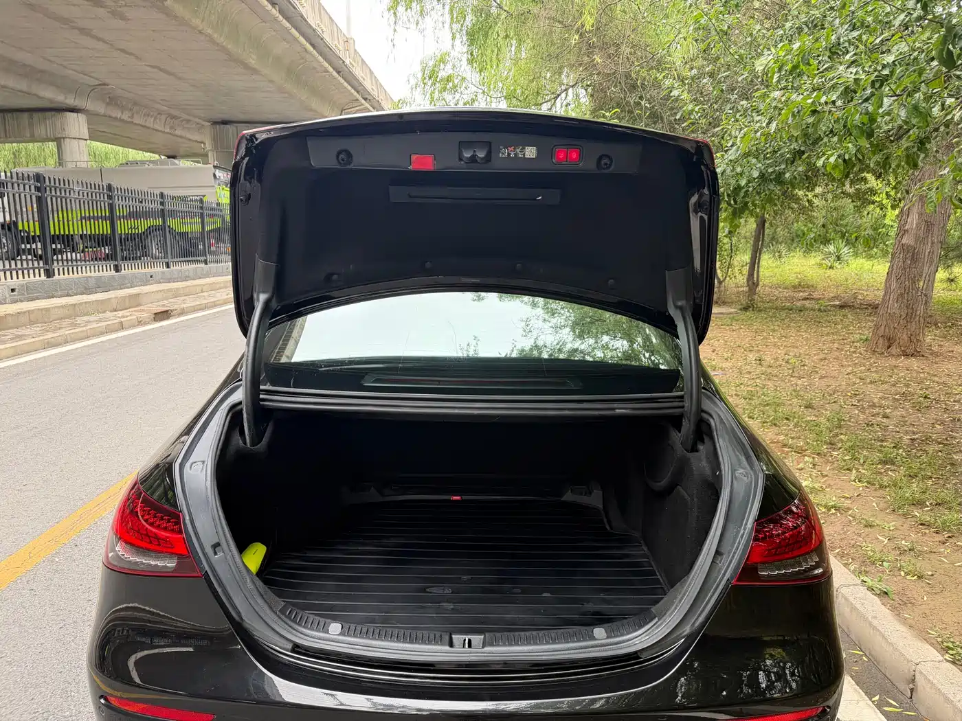 Mercedes-Benz E-Class 2023 E 300 L Luxury фото 12