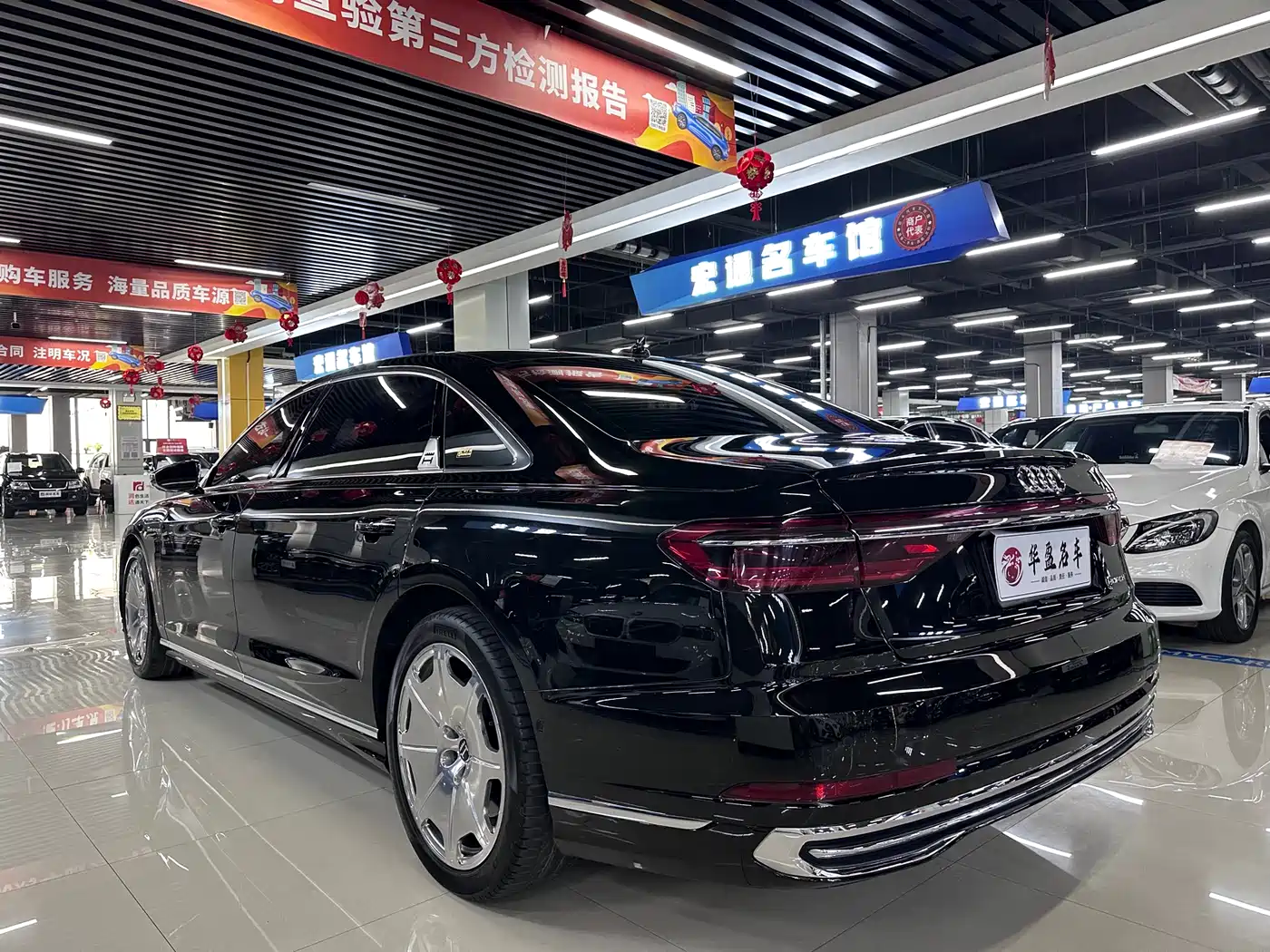 Фото 7 - Audi A8