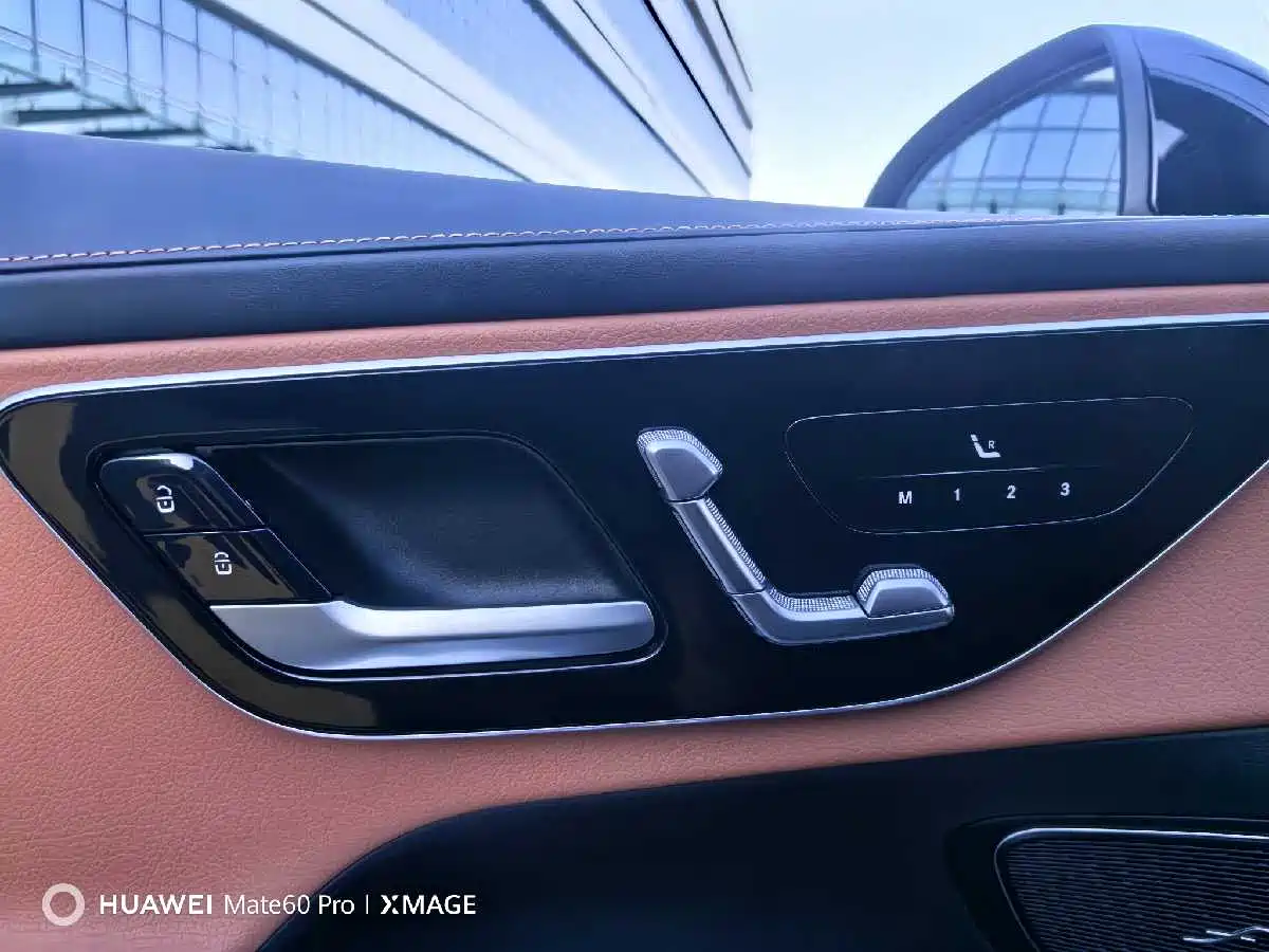 Mercedes-Benz GLC 2025 Model Year GLC 260 L 4MATIC Luxury фото 13