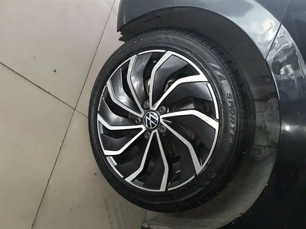 Volkswagen Golf 2021 280TSI DSG 30th Anniversary Edition фото 23