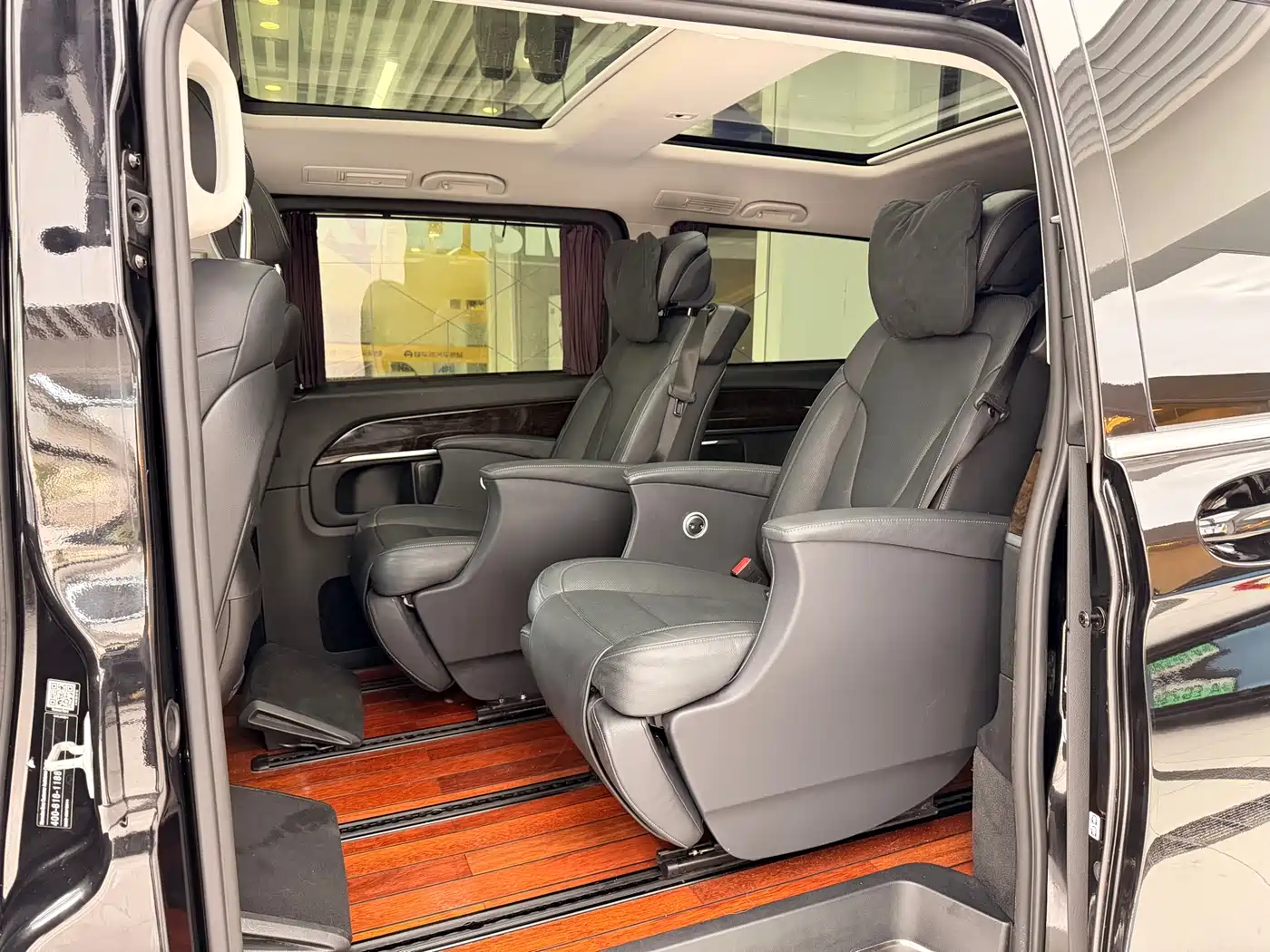 Mercedes-Benz V-Class 2018 V 260 L Premium Long Wheelbase Edition China VI фото 9