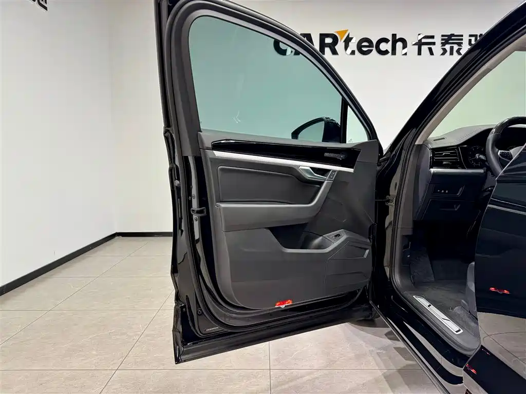 Volkswagen Touareg 2022 3.0TSI Rui Xiang Edition Gloss Black Sport Package фото 17
