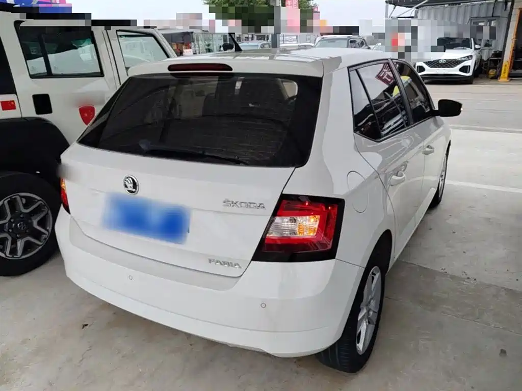 Škoda Fabia 2016 1.4L Automatic Car Enjoy Edition фото 7