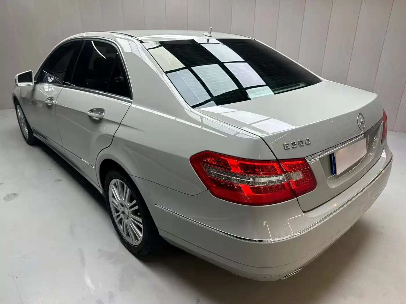 Mercedes-Benz E-Class (Import) 2010 Model E 300 Elegance Luxury Edition фото 3