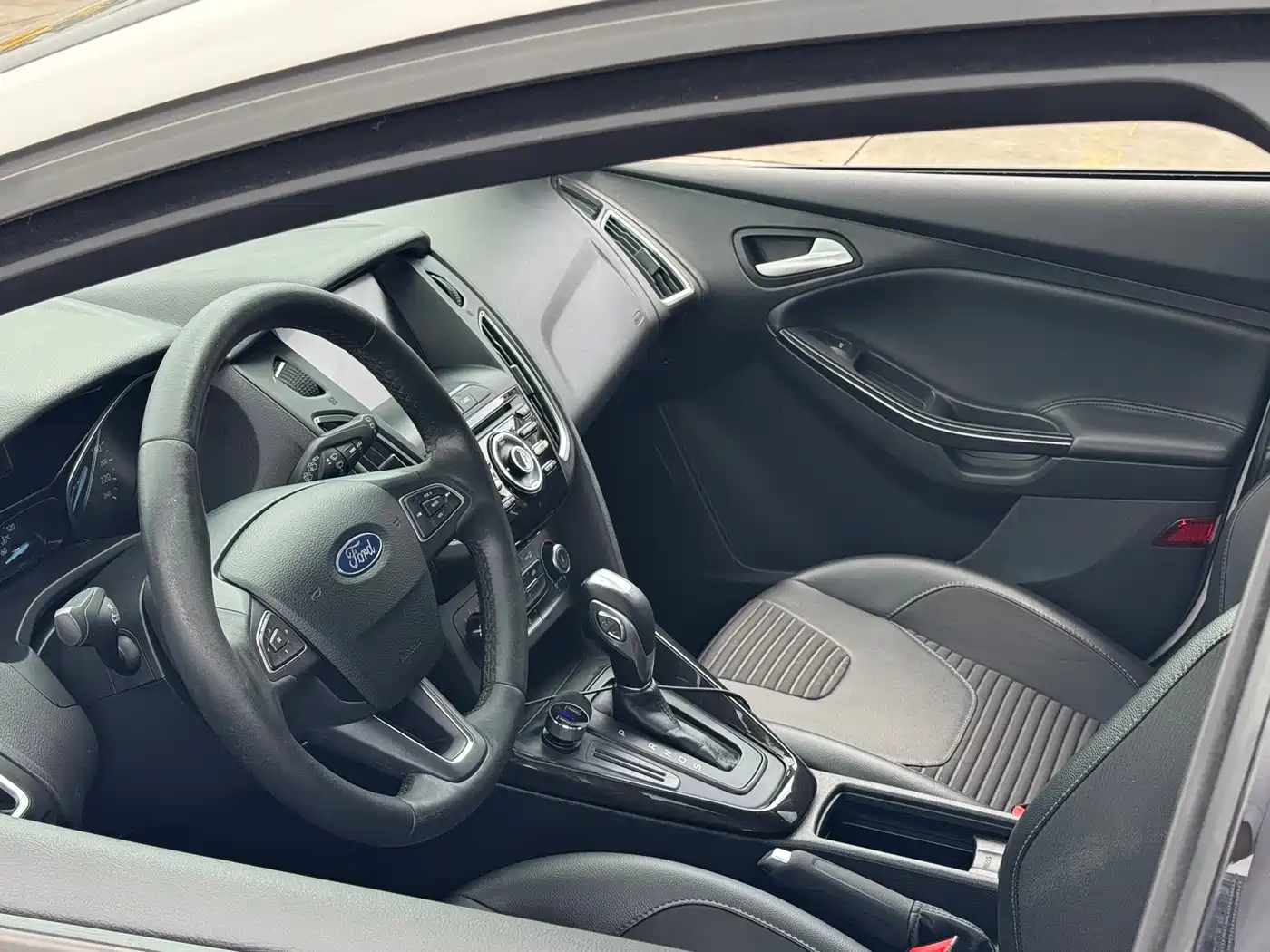 FORD FOX