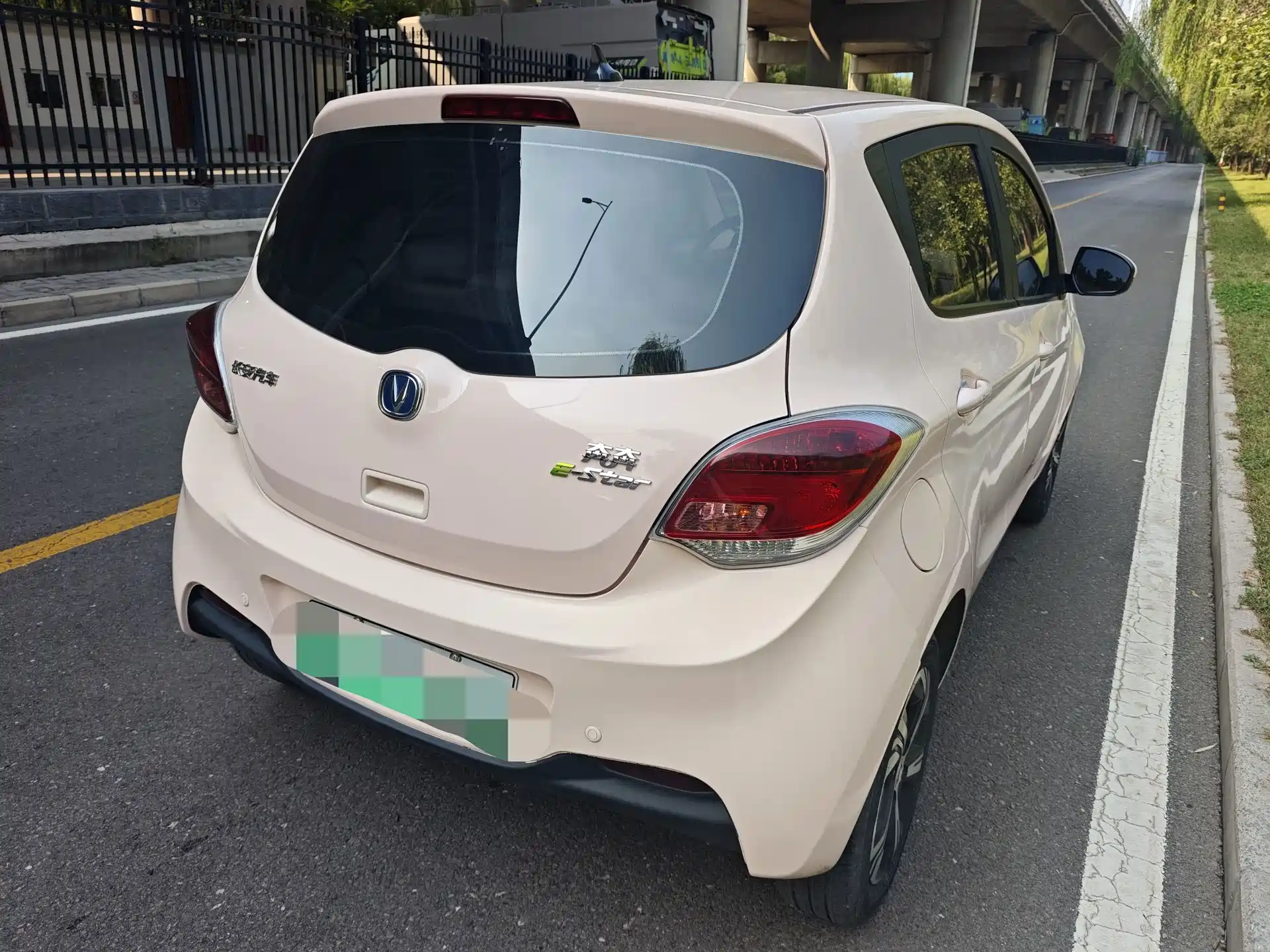 Photo 6 - Changan Benben E-Star