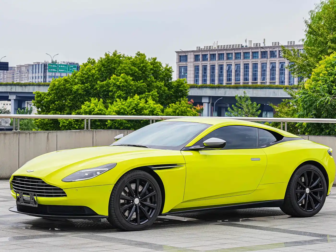 Aston Martin DB11 2023 2019 Model 4.0T V8 Coupe