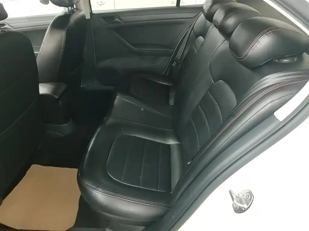 Volkswagen Jetta 2017 1.5L Automatic Fashion фото 17