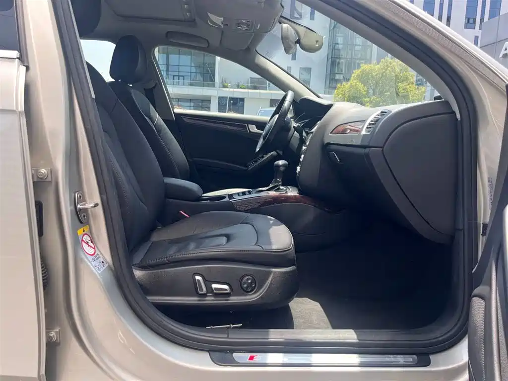 Audi A4L 2016 35 TFSI Automatic Comfort фото 9