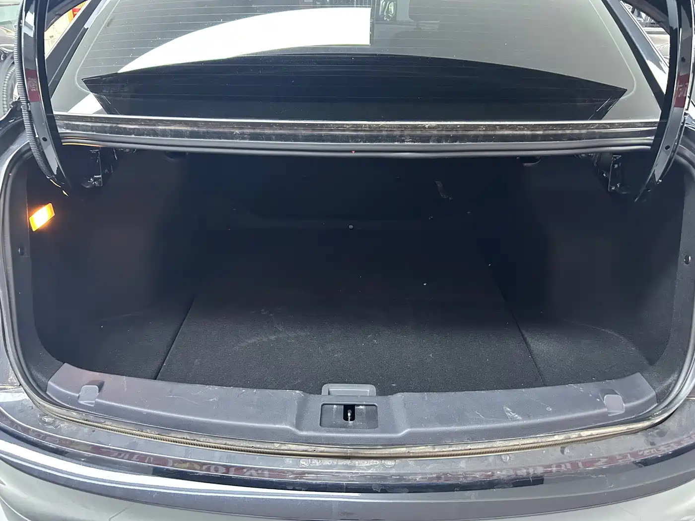 Hongqi E-QM5 2022 431km Charging Enjoyment Edition фото 8