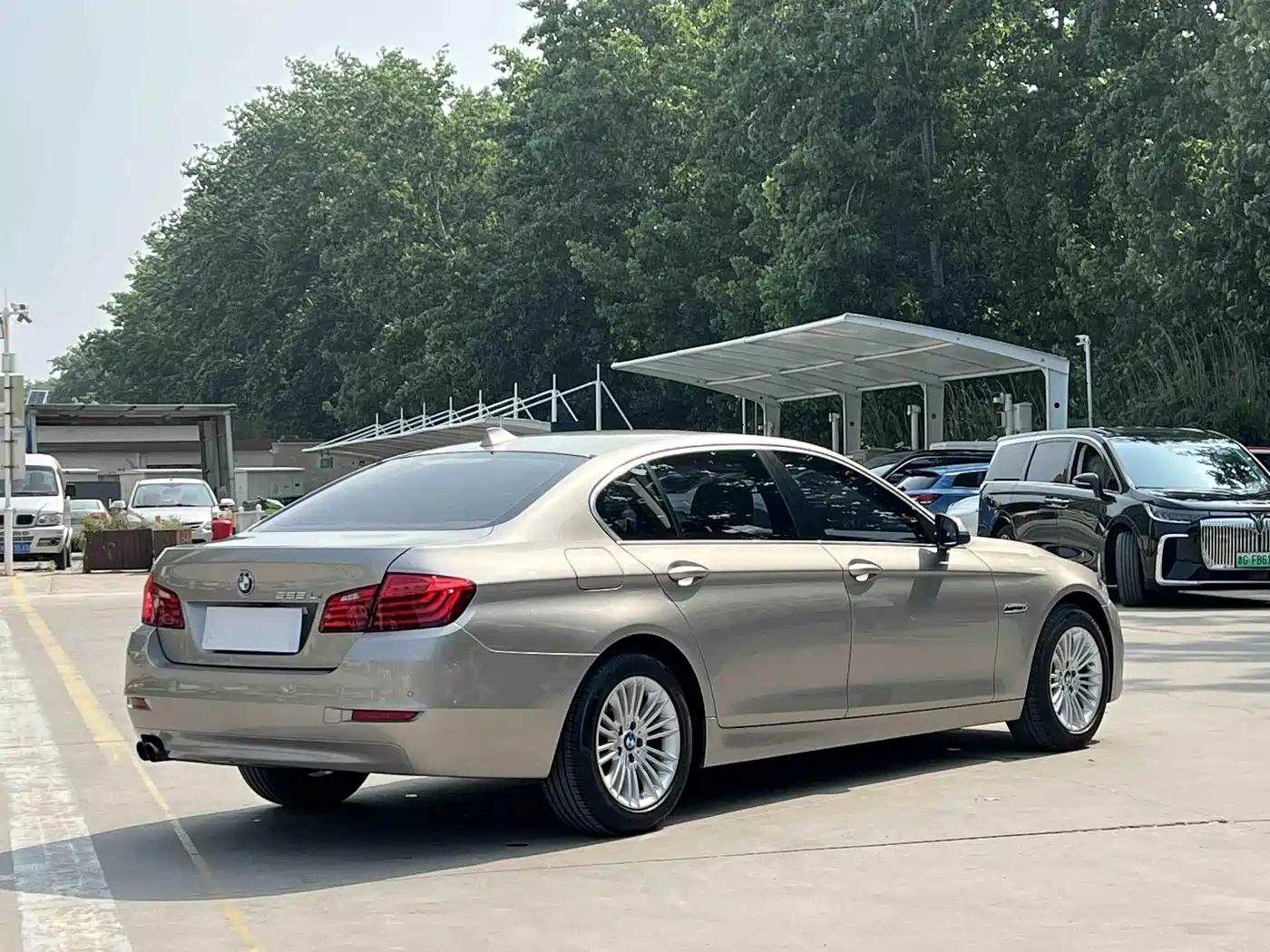 BMW 5 Series 2014 525Li Leading фото 13
