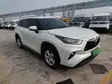 Photo 4 - Toyota Highlander