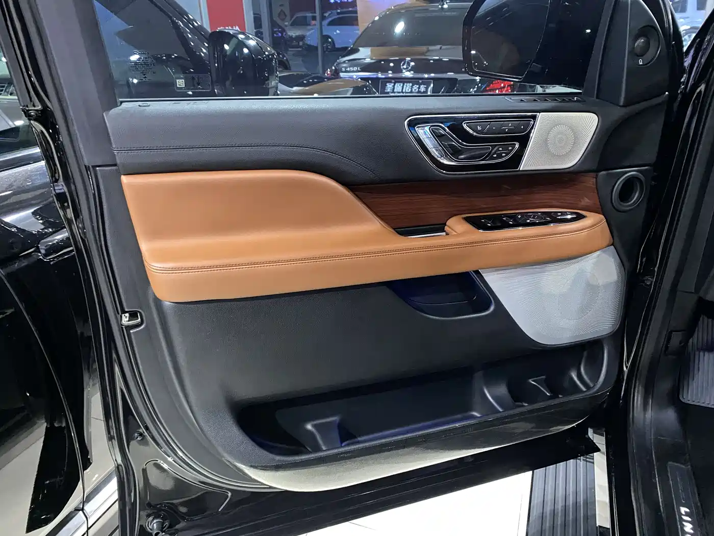LINCOLN NAVIGATOR