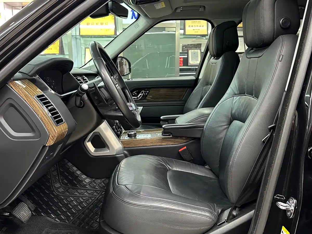 Land Rover Range Rover 2019 3.0 SC V6 Golden Age Edition фото 4