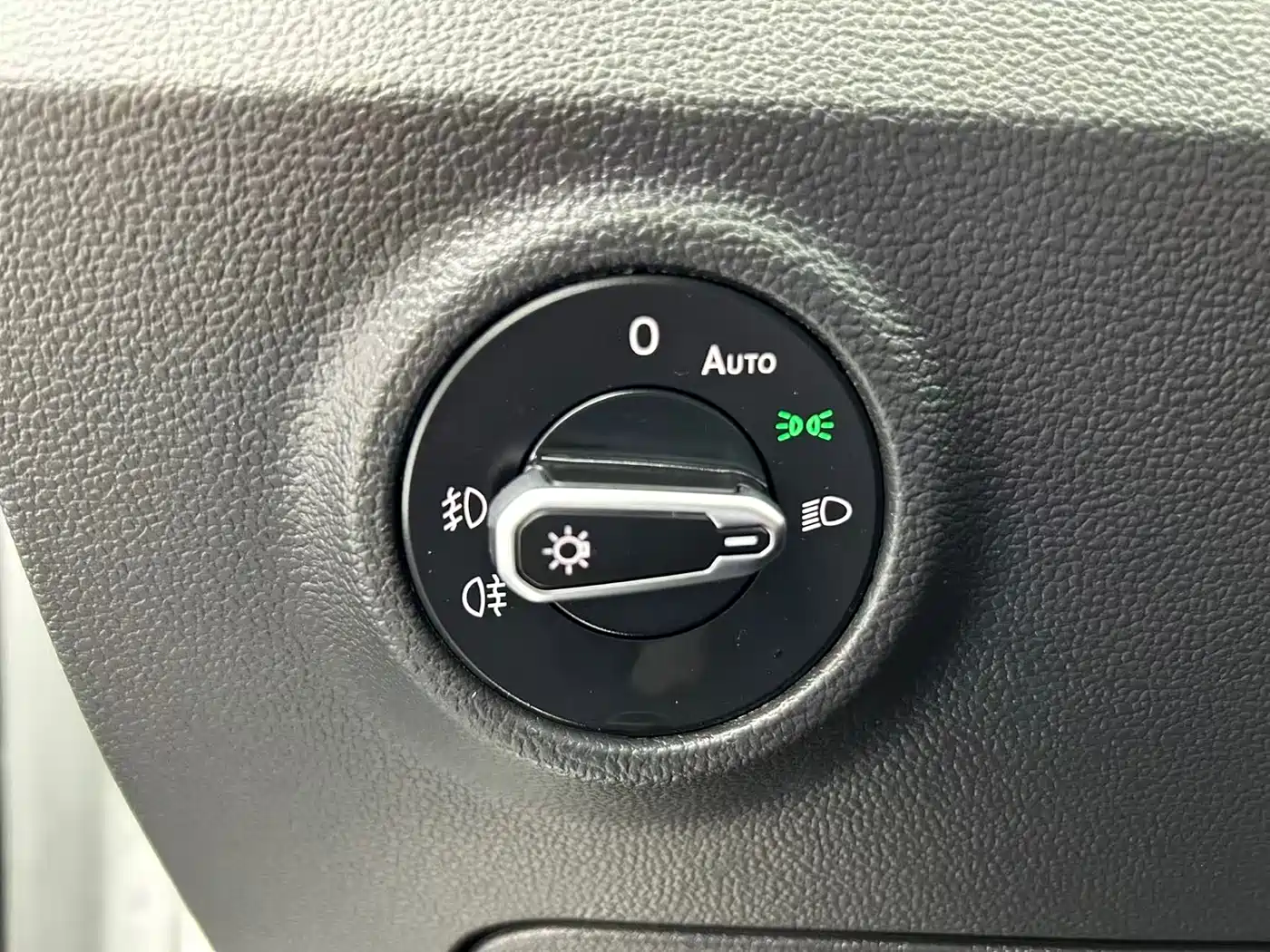 Volkswagen Tayron 2022 280TSI 2WD Luxury Smart Connect Edition фото 11