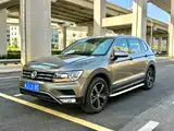 Photo 1 - Volkswagen Tiguan L