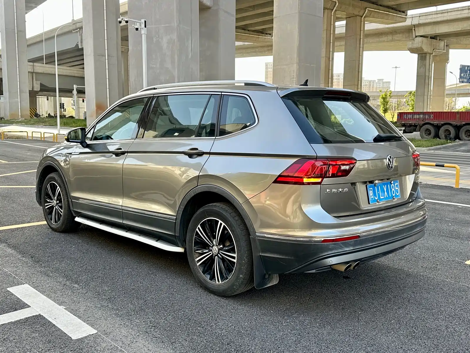 Photo 5 - Volkswagen Tiguan L