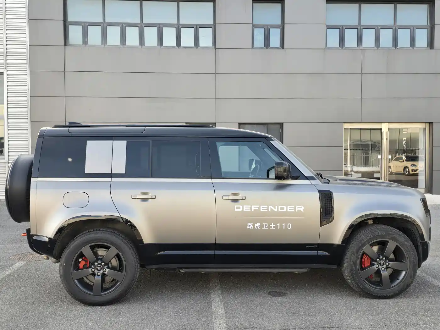 Land Rover Defender 2025 110 3.0T P400 X фото 8