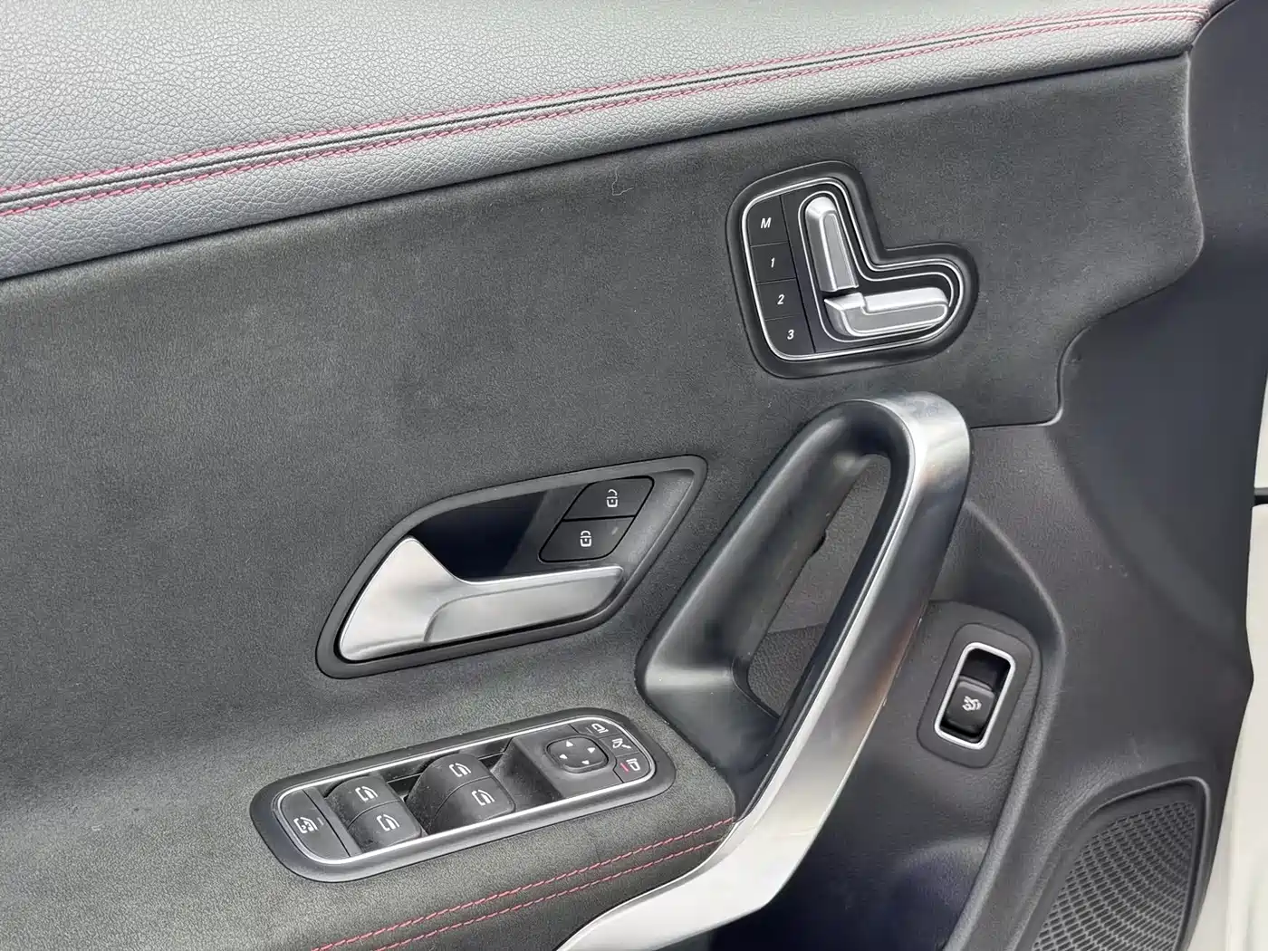 Mercedes-Benz CLA (Import) 2020 CLA 200 фото 13