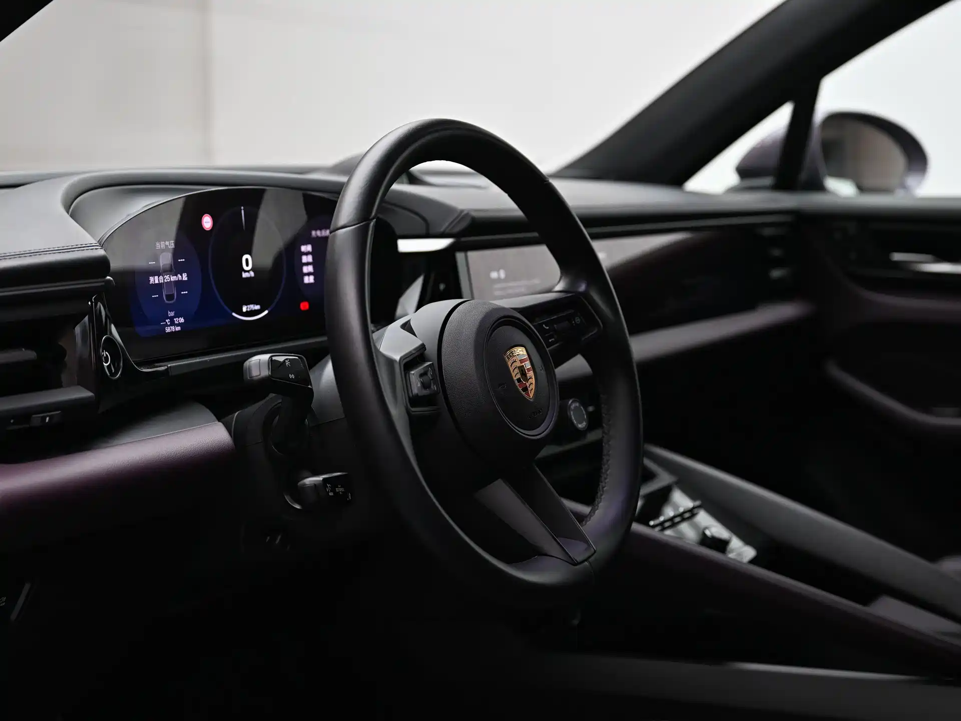 Фото 8 - Porsche Macan EV
